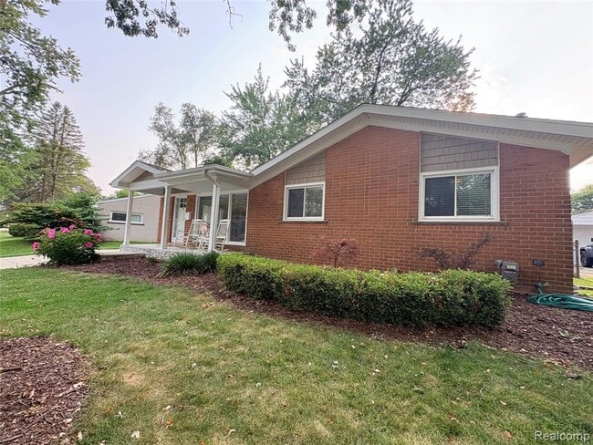 Building Photo - 1341 Catalpa Dr