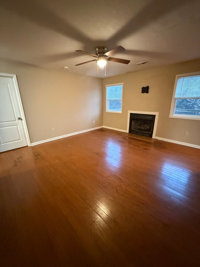 Building Photo - 9907 Thunderbolt Way