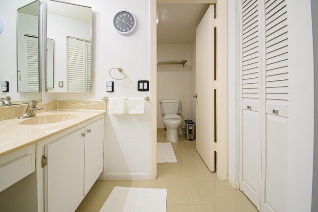 Building Photo - 8334 Cypress Ln