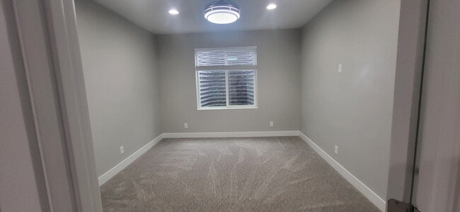 Building Photo - 393 S Cor Vw Dr