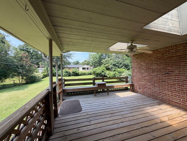 Building Photo - 524 Graycroft Dr SW