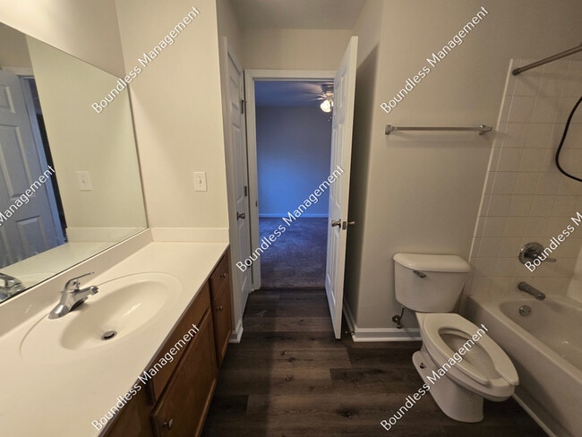 Building Photo - 250 Amal Dr SW