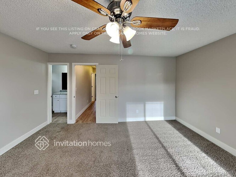 Building Photo - 9925 Stonebriar Ln