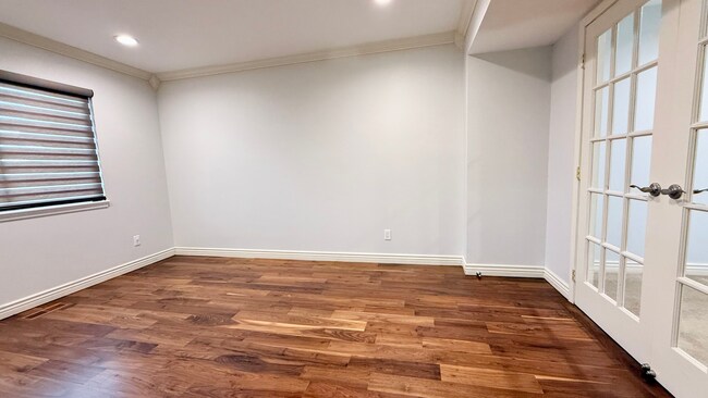 Building Photo - GOURMET KITCHEN-D20-6 BEDROOMS