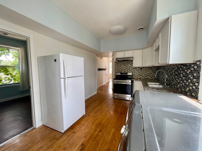 Building Photo - 1408 Kenilworth Ave