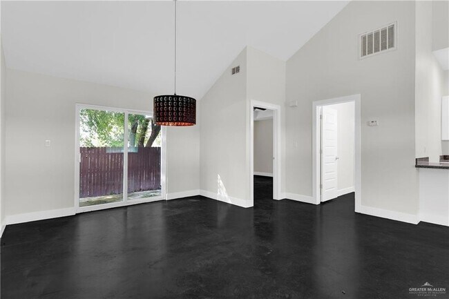 Building Photo - 308 N 17th St