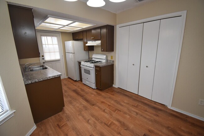 Building Photo - Four Plex