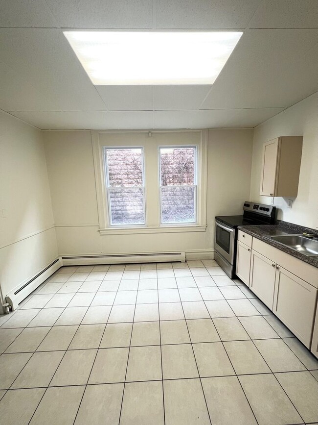 Building Photo - 135 Koehler St
