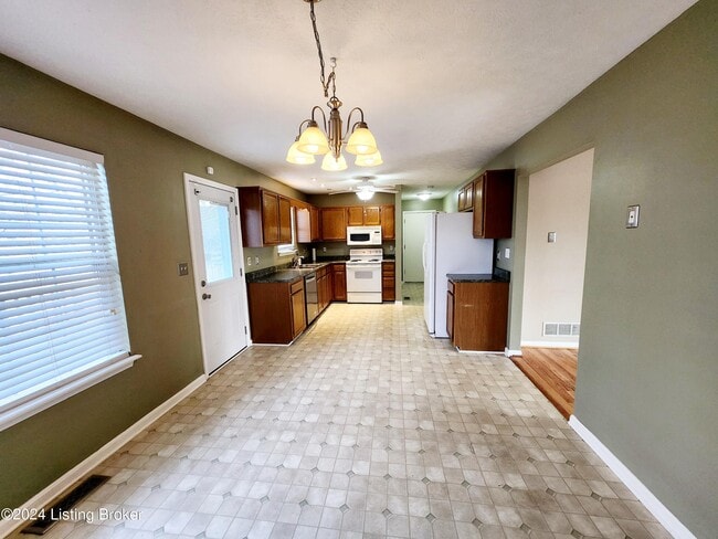 Building Photo - 10903 Aspenview Ct