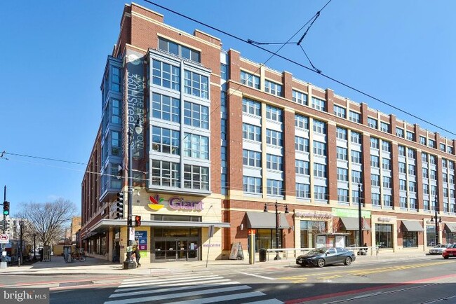 Building Photo - 825 11th St NE