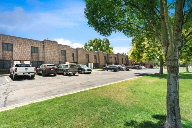 Building Photo - 506 W Orchard Ln