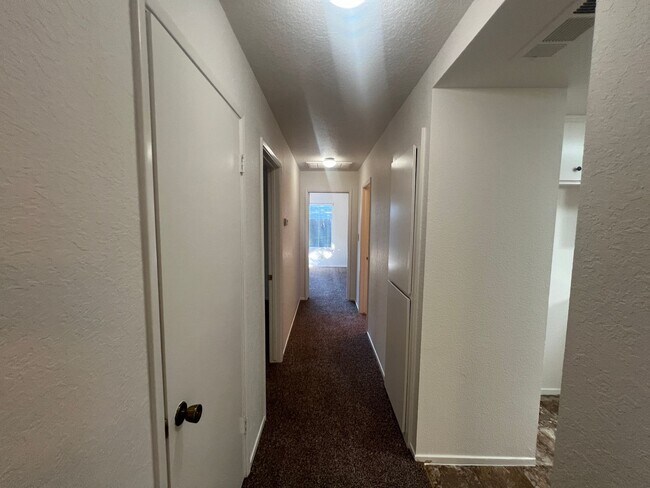 Building Photo - Floyd Ave - Duplex