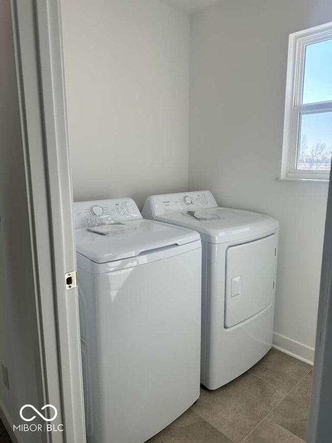 Building Photo - 820 Hardin Pl