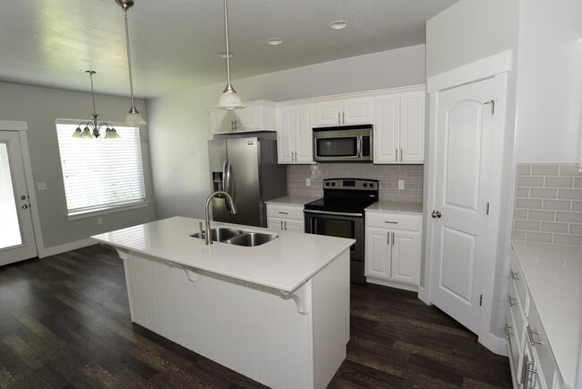 Building Photo - 15355 Tarawa Dr