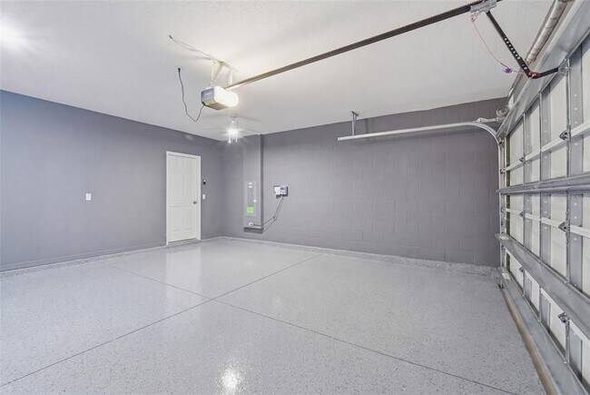 Building Photo - 1330 Current Pl