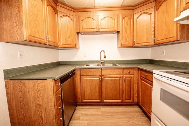Building Photo - 22840 Hilton Head Dr