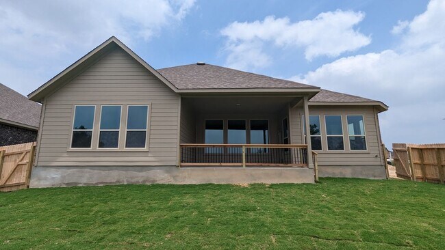 Building Photo - 530 Singing Creek