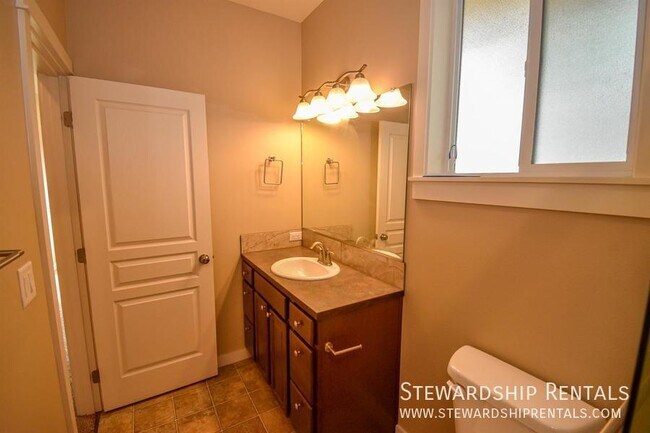 Building Photo - Quack Alley!-5 bed, 6 1/2 bath, with bonus...