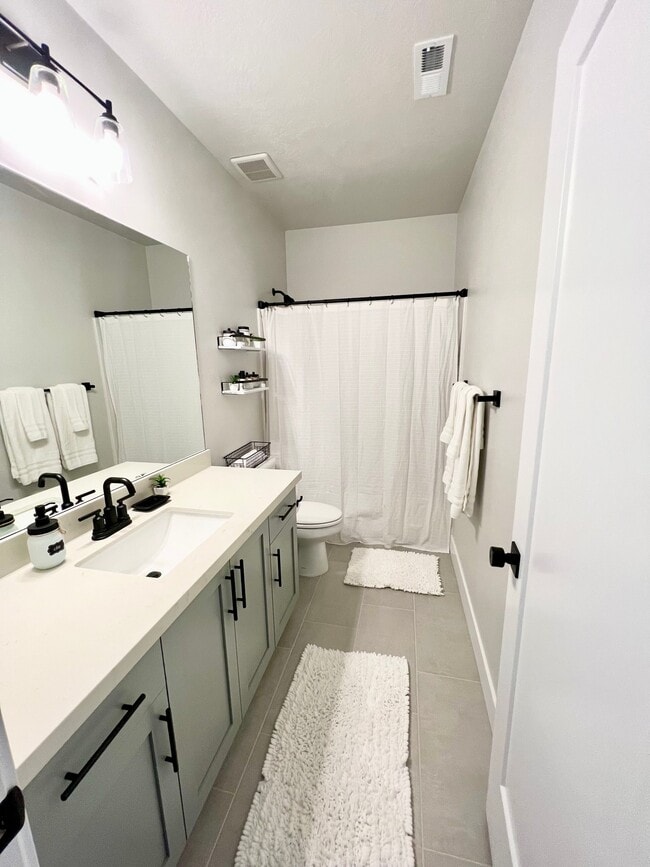 Building Photo - 57 S Sicily Way
