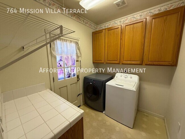 Building Photo - 764 Mission Villa Terrace