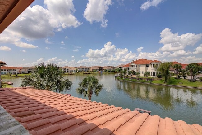Building Photo - 18422 Windsor Lakes Dr