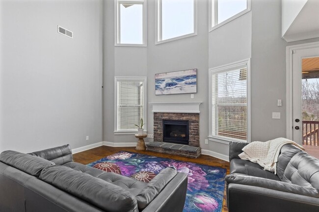Building Photo - Stunning 3 Story Home in Crawford Creek