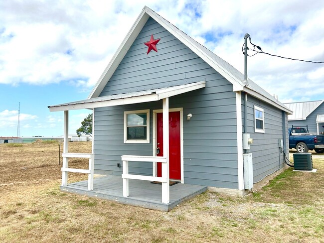 Building Photo - 573 TX-97