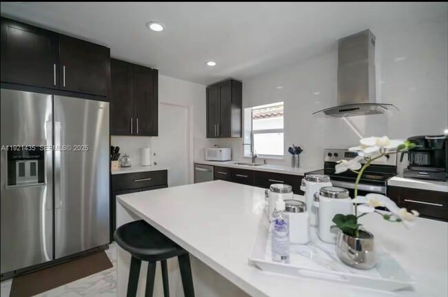 Building Photo - 35 SW 28th Rd