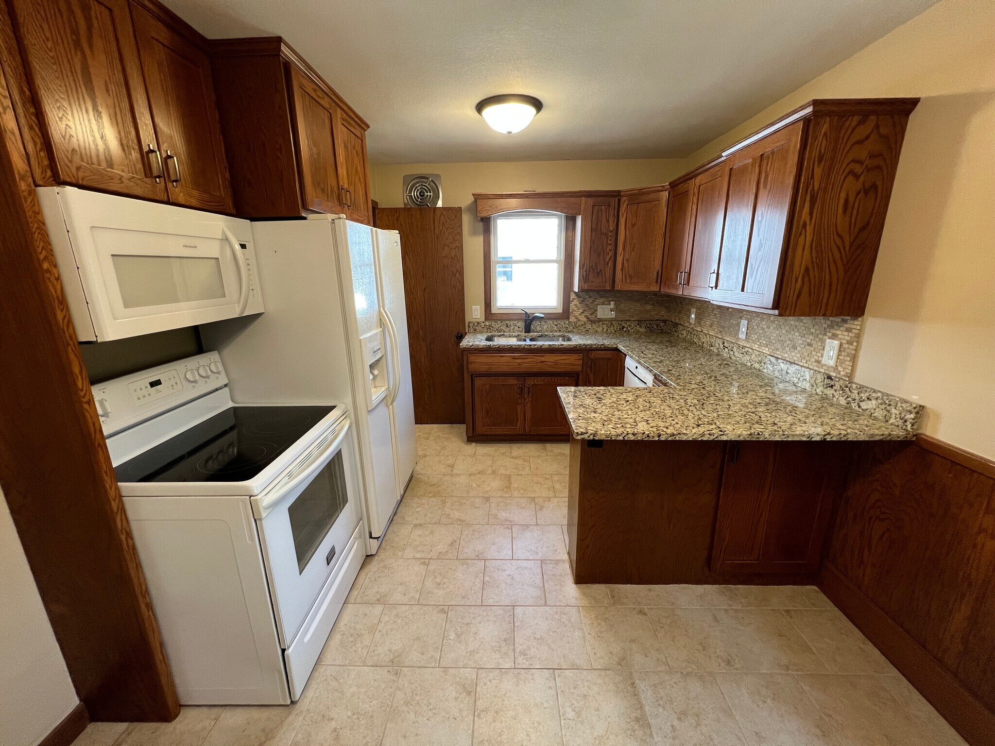 Building Photo - 114 10 1/4 St SE