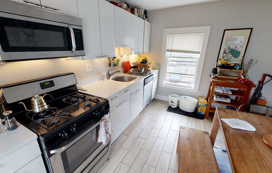 Building Photo - 13 Pleasant St