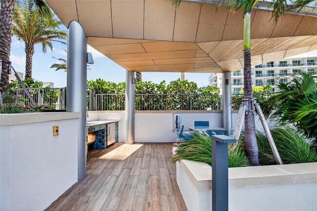 Building Photo - 153 N Seabreeze Blvd