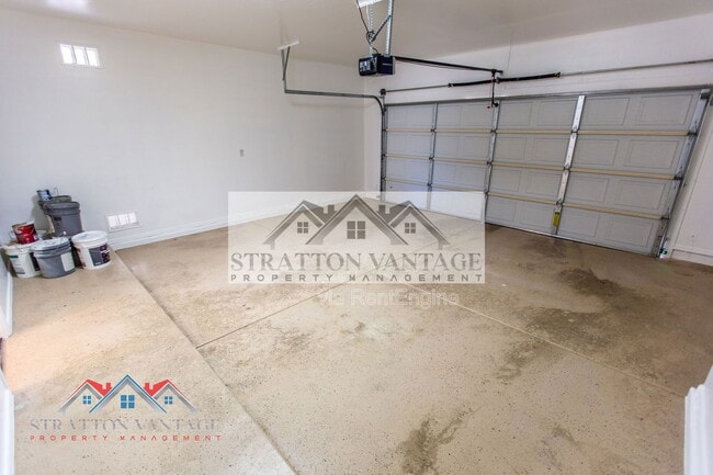 Building Photo - 1247 S Emmett Dr