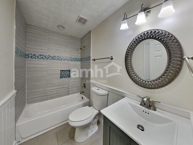 Building Photo - 677 New England Way