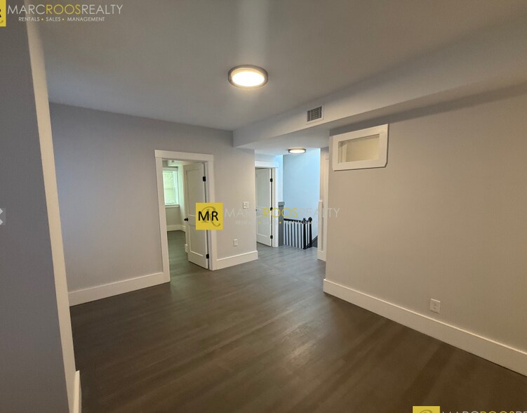 Building Photo - 110 Marginal St