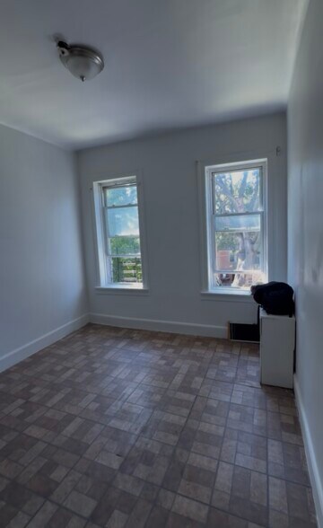 Building Photo - 356 Bradford St