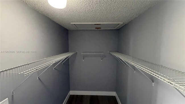 Building Photo - 530 S Park Rd