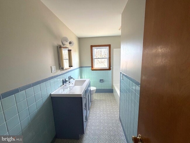 Building Photo - 18 C AND P Ln N