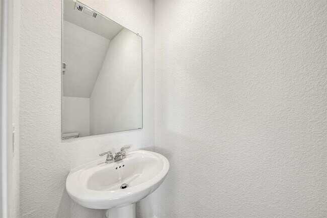 Building Photo - 367 Keefer