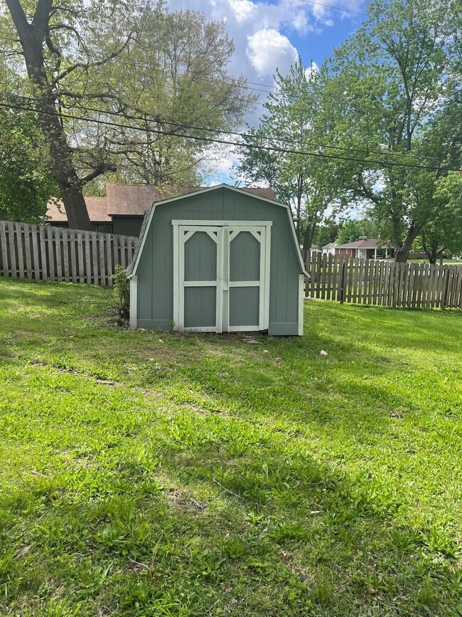 Building Photo - 410 Lakeview-