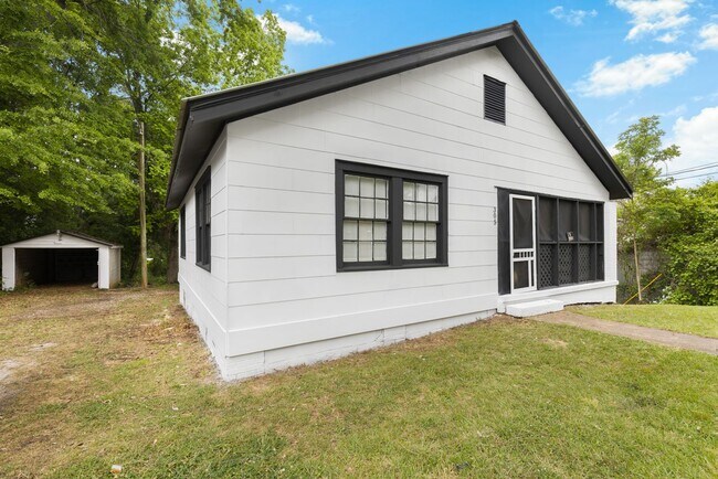 Building Photo - Freshly Updated 3BR Home in Opelika – Clean, Bright, Move-In Ready