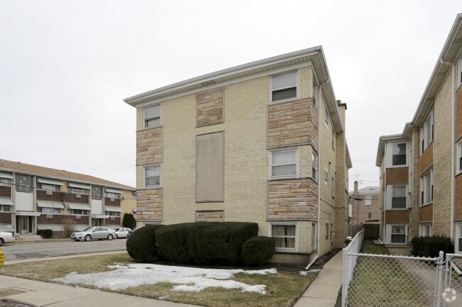 Building Photo - 6801 W Montrose Ave