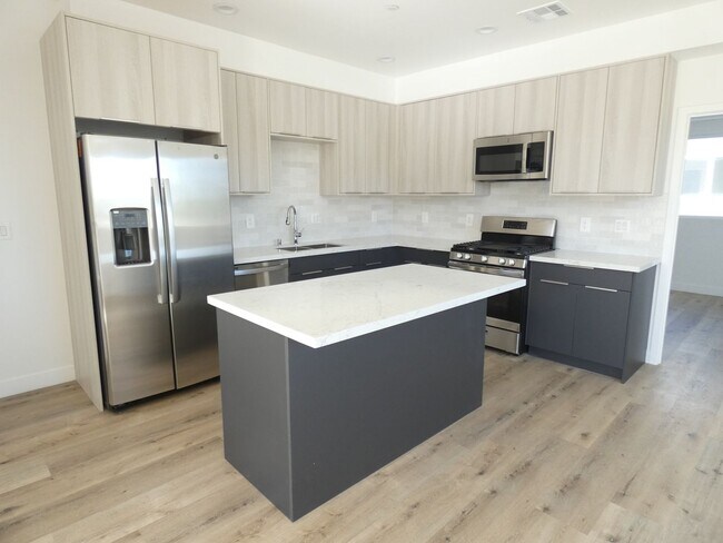 Building Photo - 5522 Barton Ave