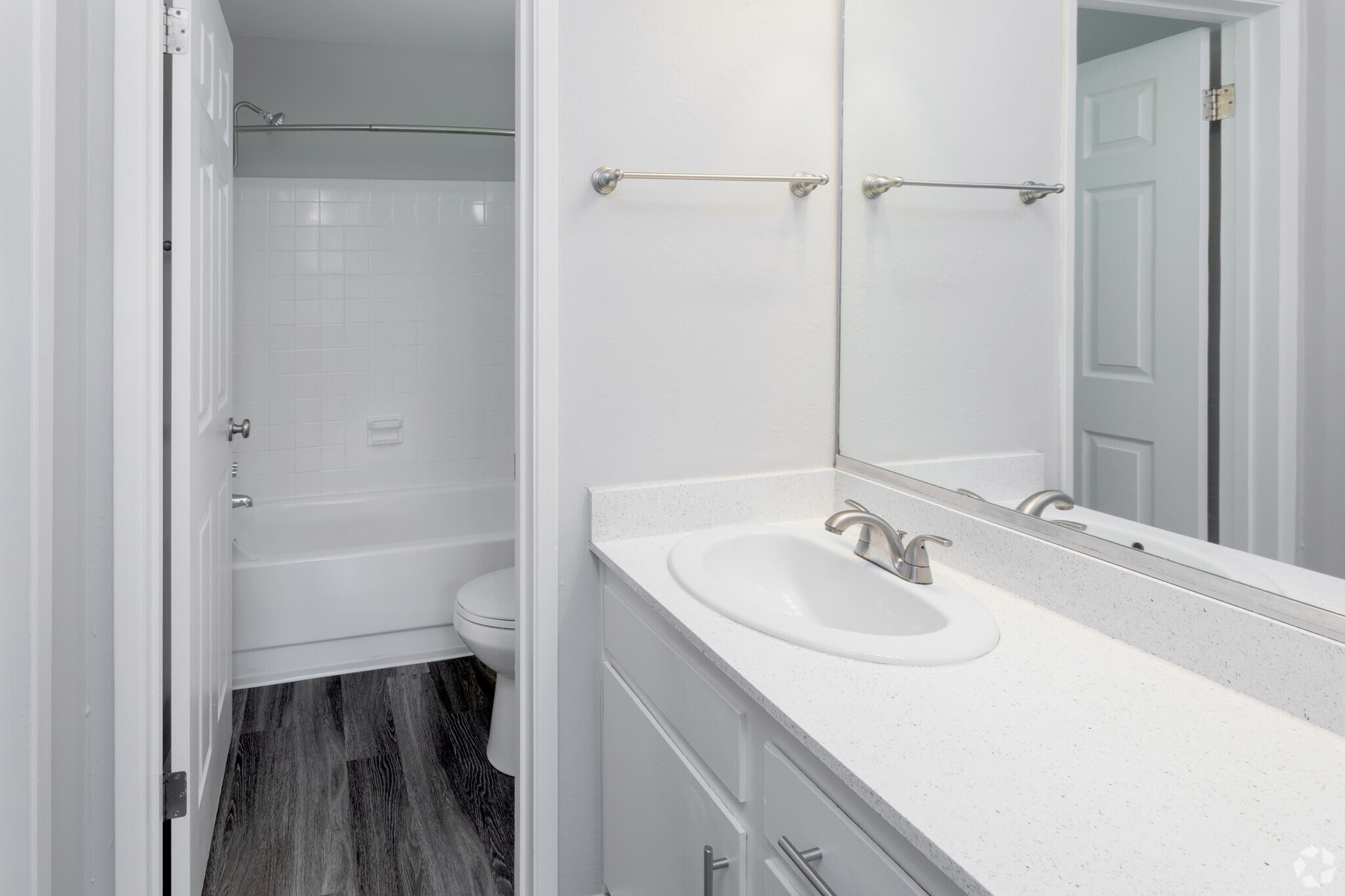 1BR, 1BA - 660SF - The Arbors