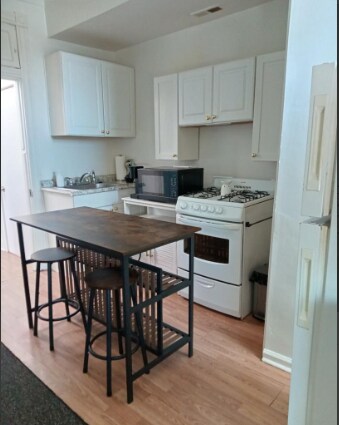 Building Photo - 2920 Parkwood Ave