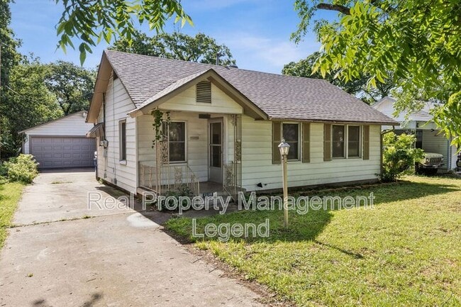 Primary Photo - 2006 Oakwood St