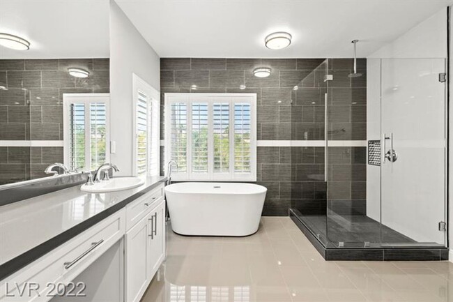 Building Photo - Recently remodeled 5 BEDROOMs/4 bathrooms,...