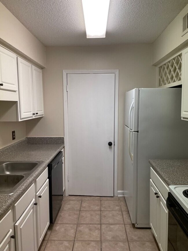 Building Photo - 5005 Wingate Way