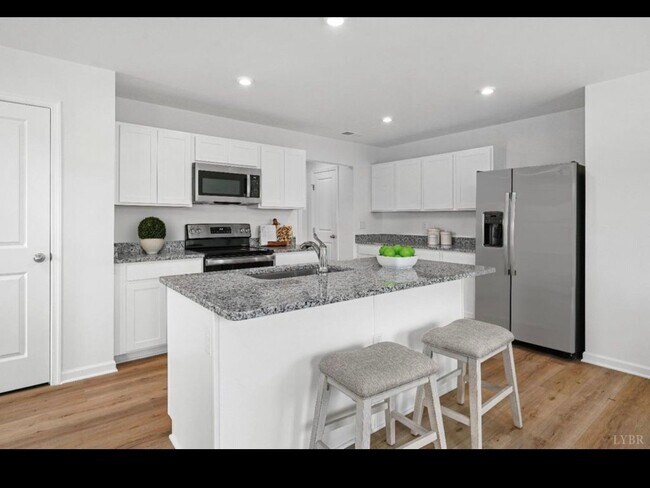 Building Photo - 102 Grv Hl Ter