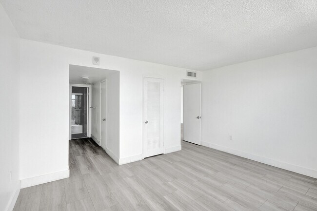 Building Photo - 2841 NE 163rd St