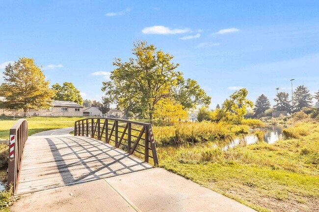 Building Photo - "Spacious 4-Bedroom Haven with 2 Full Baths in Prime Fort Collins Location!"